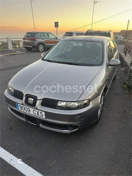 Usado Seat Leon Stella 105 CV (77 kW) 2004 Gris / plata Utilitario