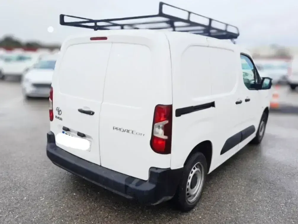 Używany Toyota Proace City City 100 KM (73 kW) 2022 Biały Minivan
