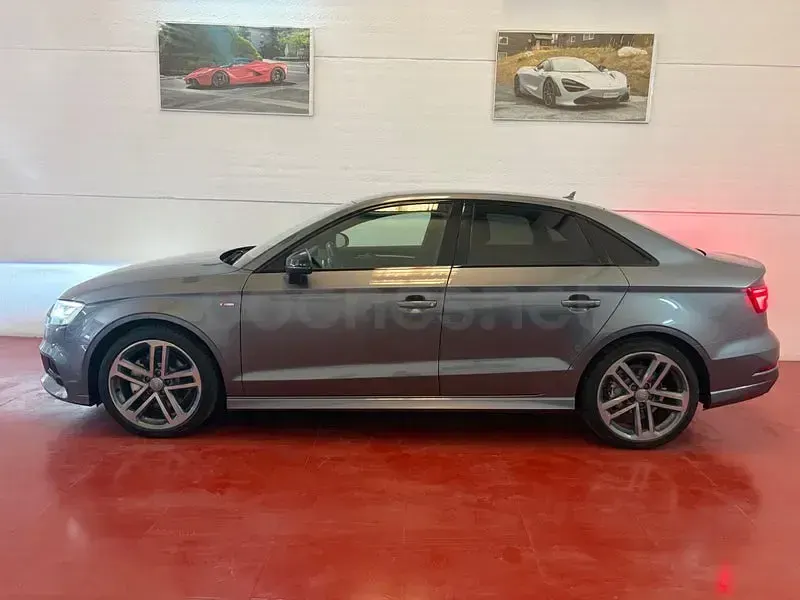 Usado Audi A3 150 CV (110 kW) 2018 Gris / plata Berlina
