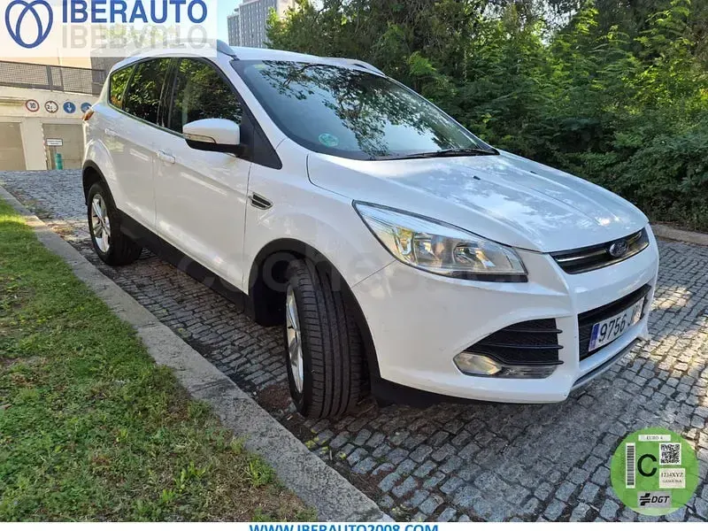 Usado Ford Kuga Trend 120 CV (88 kW) 2014 Blanco SUV