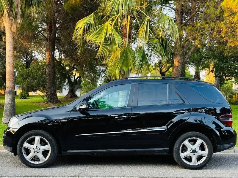 Usado Mercedes ML320 AMG Edition 1 224 CV (164 kW) 2008 Negro SUV