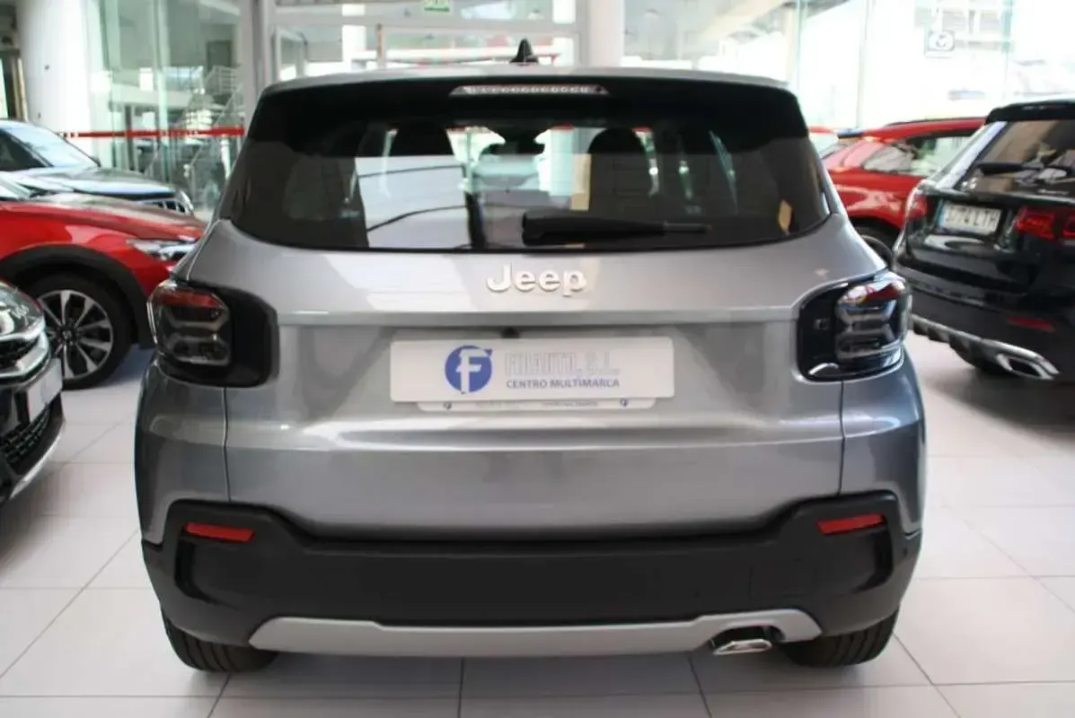 Uusi Jeep Avenger Altitude 101 HP (74 kW) 2025 Harmaa Katumaasturi