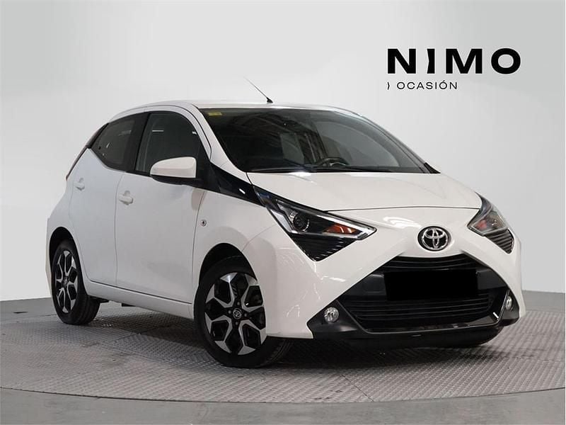 Usado Toyota Aygo X-play 72 CV (52 kW) 2021 Xblanco classic Utilitario