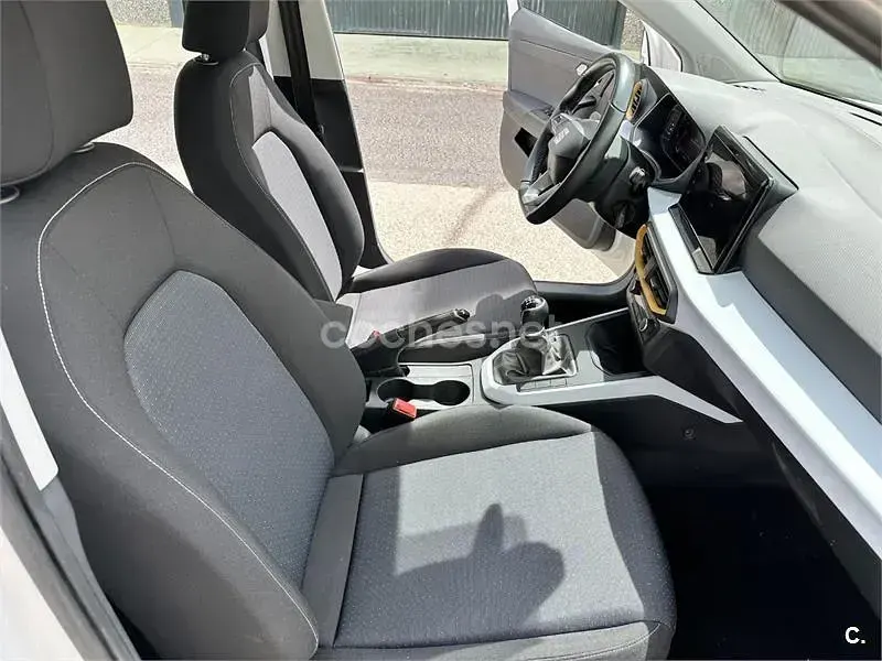 Usado Seat Arona Style Plus 110 CV (80 kW) 2022 Blanco SUV