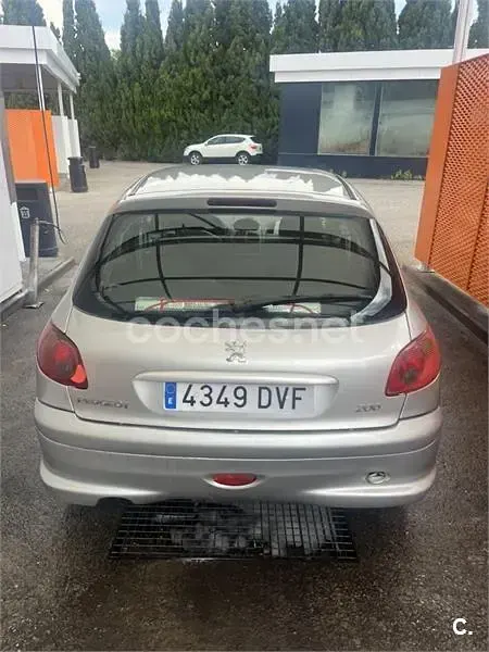 Usado Peugeot 206 75 CV (55 kW) 2006 Gris / plata Berlina
