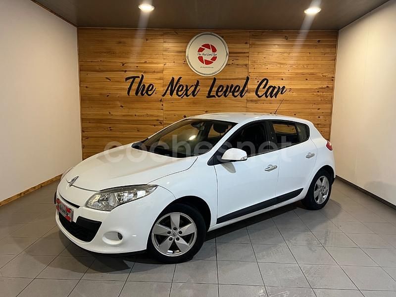 Blanco Usado 2010 Renault Mégane Dynamique Berlina | 7990 € (Un poco caro) - Imagen 1/4