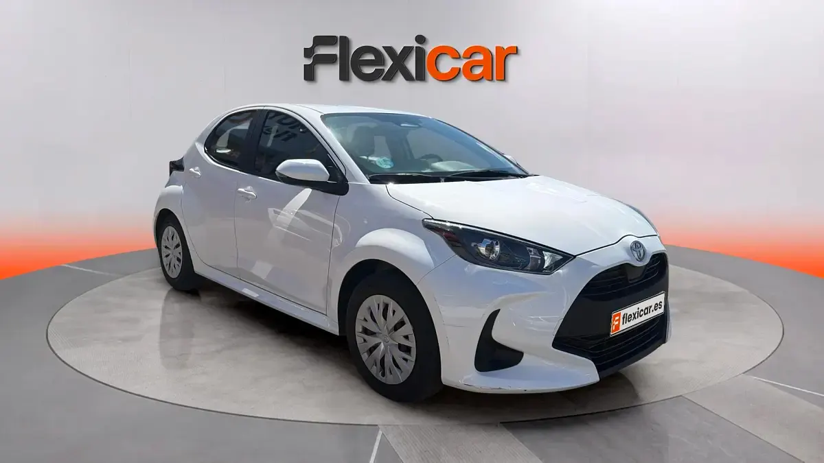 Usado Toyota Yaris Hybrid Active 116 CV (85 kW) 2026 Blanco Berlina