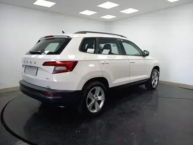 Usado Skoda Karoq Ambition 150 CV (110 kW) 2021 Blanco SUV