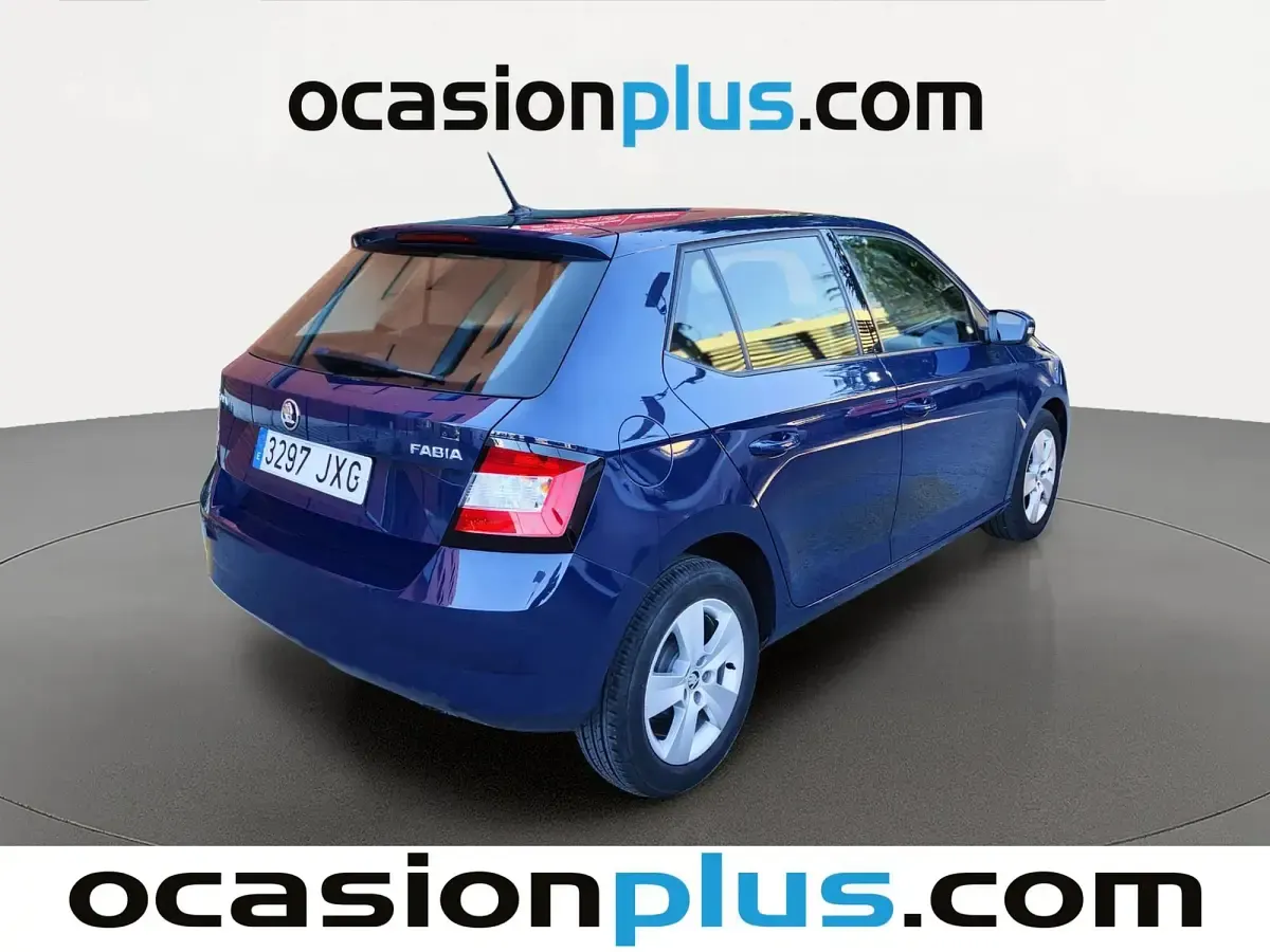 Usado Skoda Fabia 75 CV (55 kW) 2017 Azul Utilitario