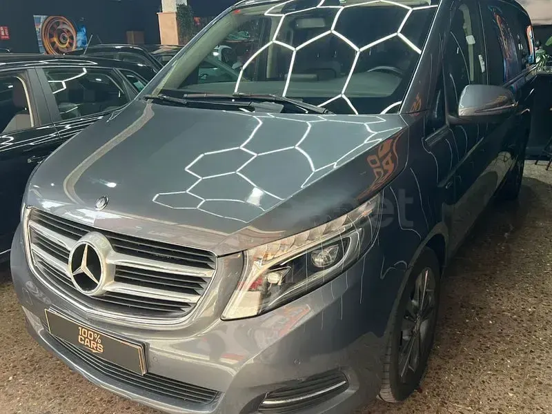 Usado Mercedes V250 Avantgarde 190 CV (139 kW) 2017 Gris / plata Monovolumen
