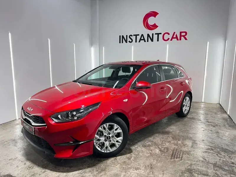 Usado Kia Ceed 100 CV (73 kW) 2022 Rojo Utilitario