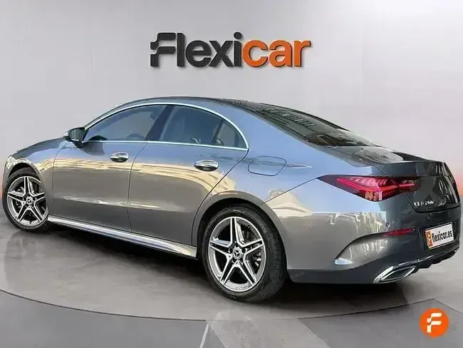 Usado Mercedes CLA200 163 CV (119 kW) 2024 Gris Coupe