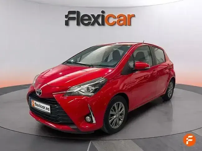 Usado Toyota Yaris Active 69 CV (50 kW) 2019 Rojo Berlina