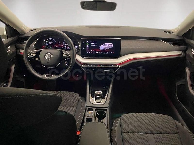 Usado Skoda Octavia Selection 204 CV (150 kW) 2024 Blanco Familiar
