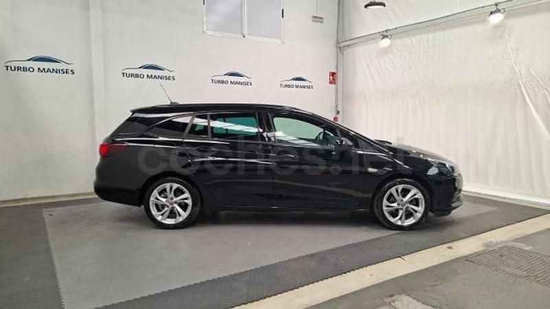 Usado Opel Astra Ultimate 145 CV (106 kW) 2021 Negro Familiar