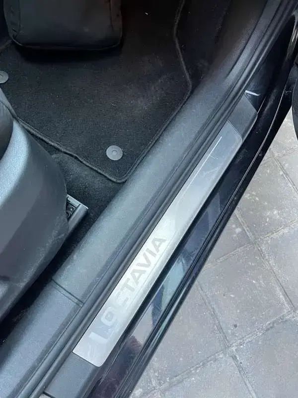 Usado Skoda Octavia Ambition 110 CV (80 kW) 2018 Negro Utilitario