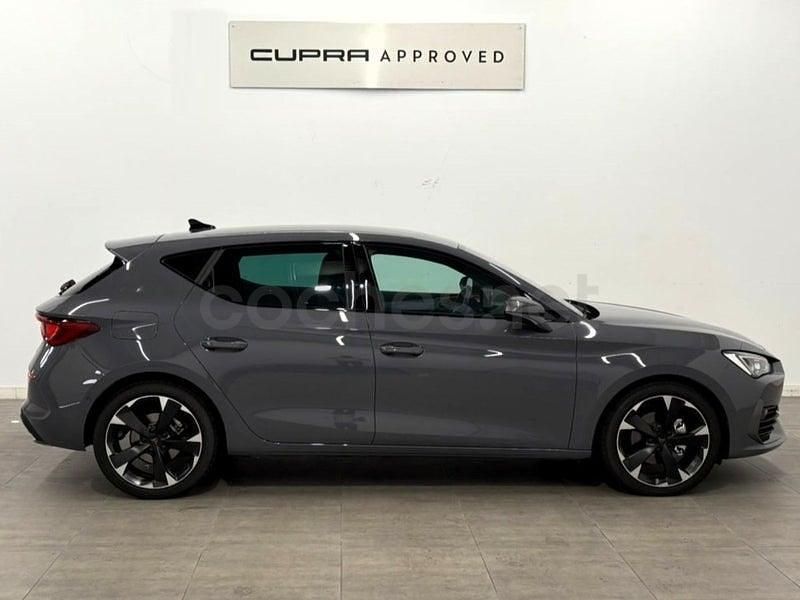 Usado Cupra Leon 150 CV (110 kW) 2024 Gris / plata Berlina