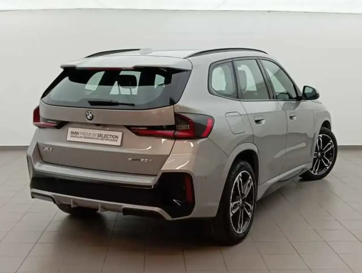Usado BMW X1 Comfort Edition 163 CV (119 kW) 2025 Gris plata SUV