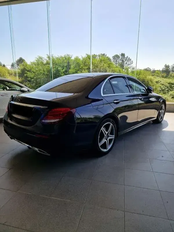 Usado Mercedes E220 194 CV (142 kW) 2019 Azul Berlina