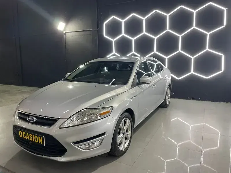 Usado Ford Mondeo Titanium 140 CV (102 kW) 2011 Gris / plata Berlina