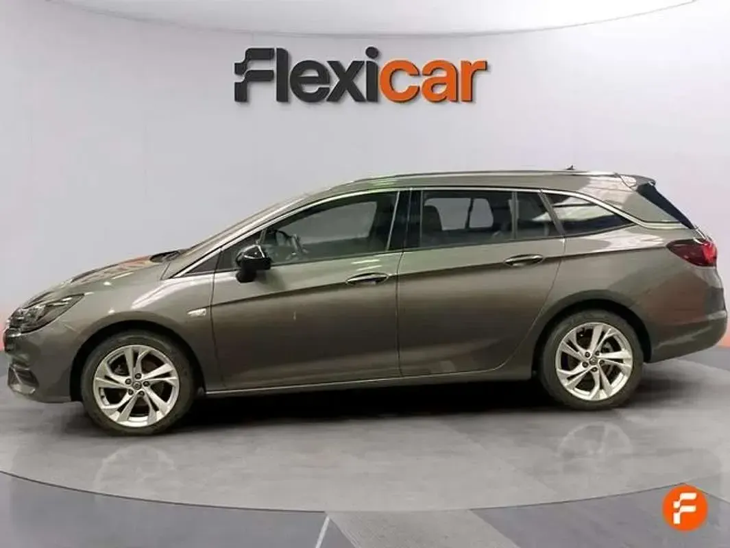 Usado Opel Astra Business 145 CV (106 kW) 2021 Gris Familiar