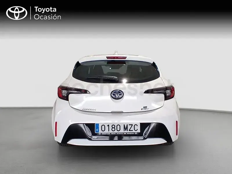 Usado Toyota Corolla Active 140 CV (102 kW) 2025 Blanco Berlina