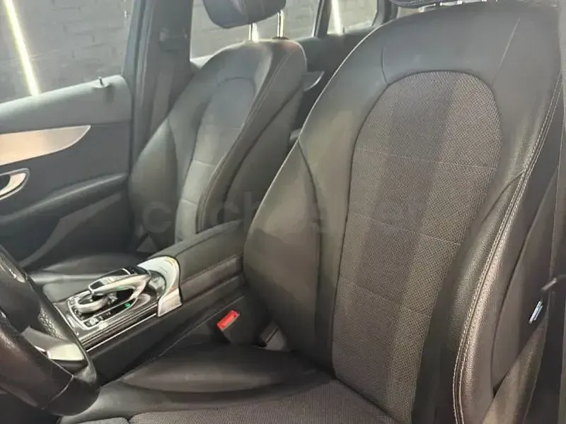 Usado Mercedes C200 150 CV (110 kW) 2018 Gris / plata Familiar