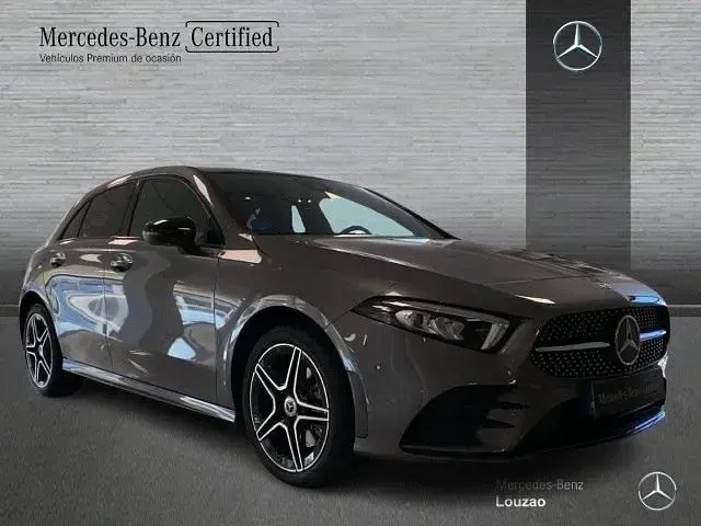 Usado Mercedes A250 AMG line 218 CV (160 kW) 2022 Gris montaña Berlina