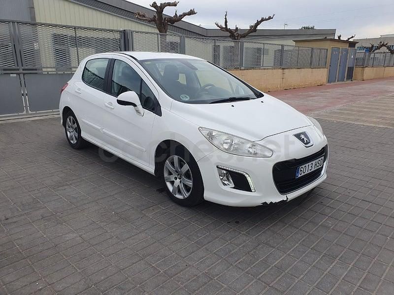 Usado Peugeot 308 Active 92 CV (67 kW) 2013 Blanco Berlina