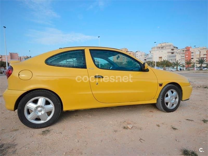 Amarillo Usado 2000 Renault Mégane Coupé Coupe | 1000 € - Imagen 1/4