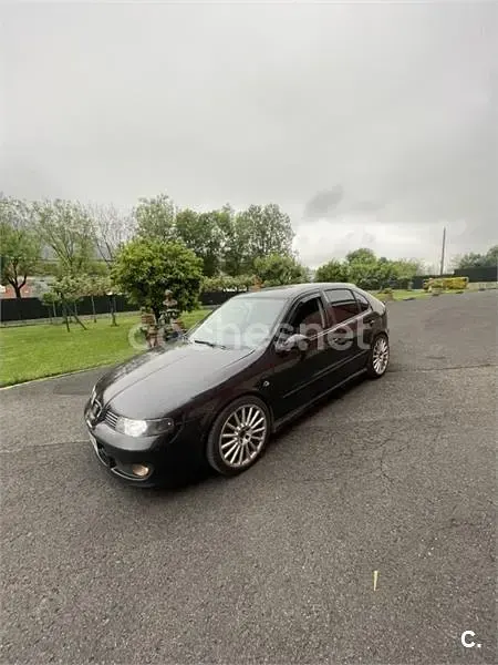 Begagnad Seat Leon 150 HK (110 kW) 2005 Svart Halvkombi