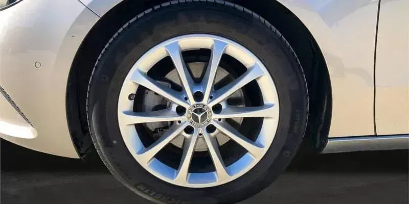 Usado Mercedes B200 150 CV (110 kW) 2020 Plata Monovolumen