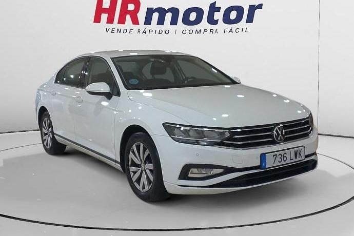 Blanco Usado 2022 VW Passat Berlina | 16.190 € (Precio justo) - Imagen 1/4