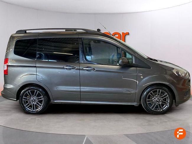 Usado Ford Tourneo Courier Sport 100 CV (73 kW) 2018 Gris Monovolumen