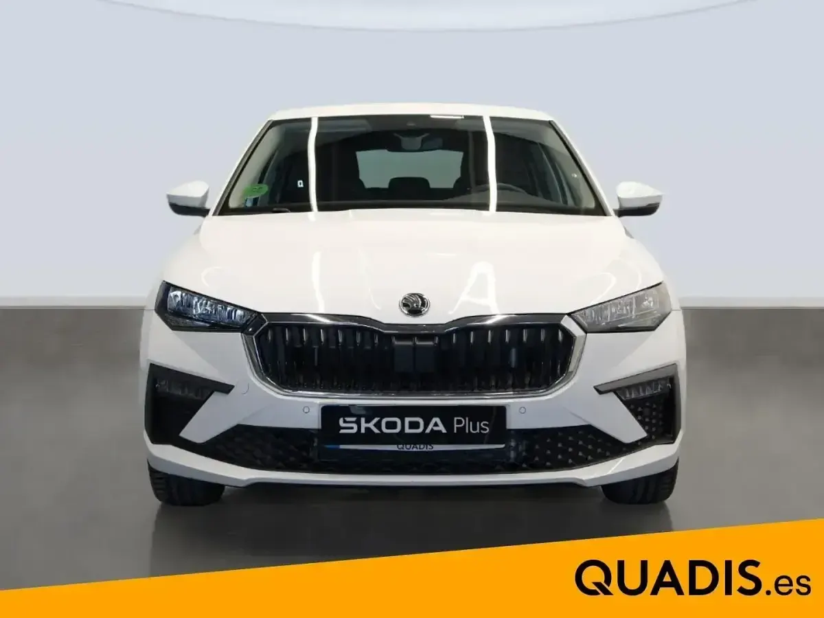 Usado Skoda Scala Selection 115 CV (84 kW) 2025 Blanco Utilitario