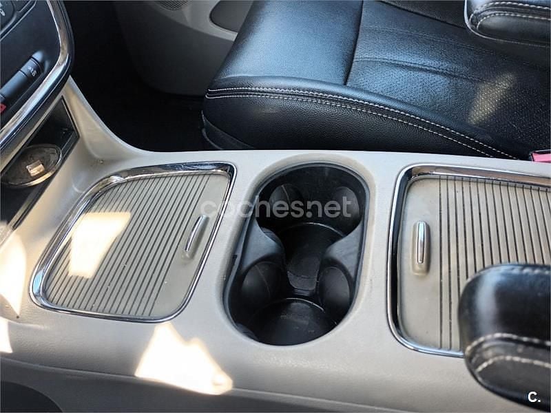 Usado Lancia Voyager Gold 163 CV (119 kW) 2013 Negro Monovolumen