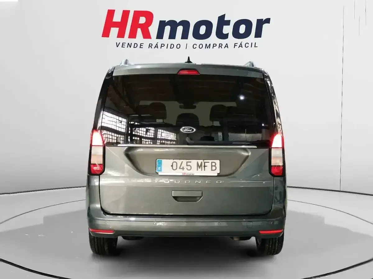 Usado Ford Tourneo Connect Titanium 122 CV (89 kW) 2023 Gris / plata Monovolumen