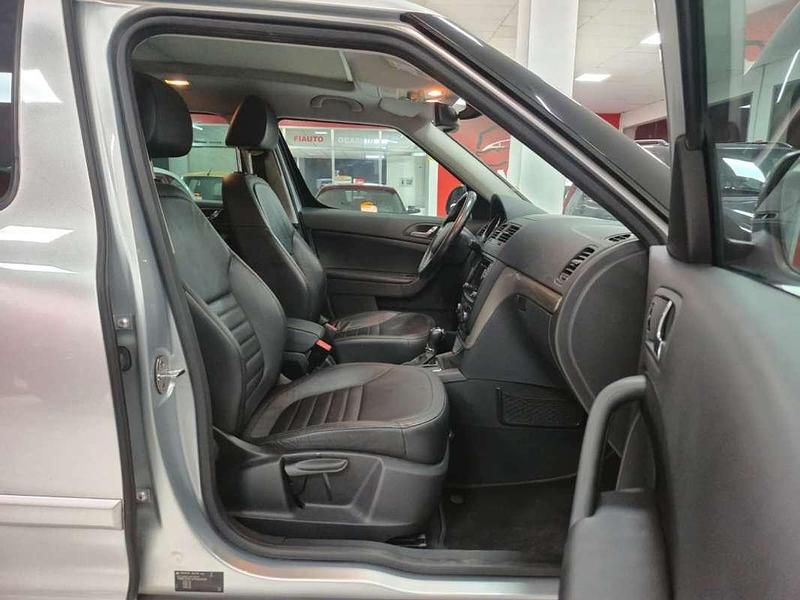 Usado Skoda Yeti 170 CV (125 kW) 2015 Plateado SUV