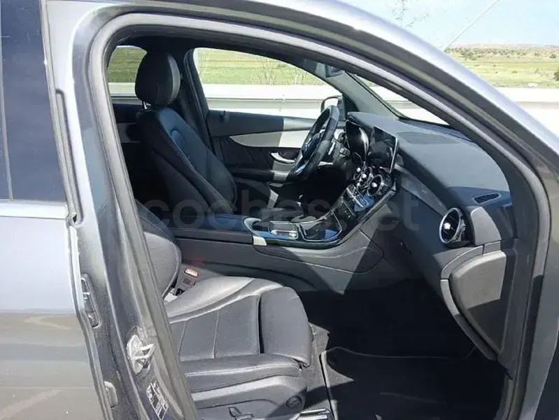 Usado Mercedes GLC220 194 CV (142 kW) 2021 Gris / plata Coupe