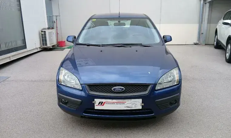 Usado Ford Focus Ghia 116 CV (85 kW) 2007 Azul Monovolumen