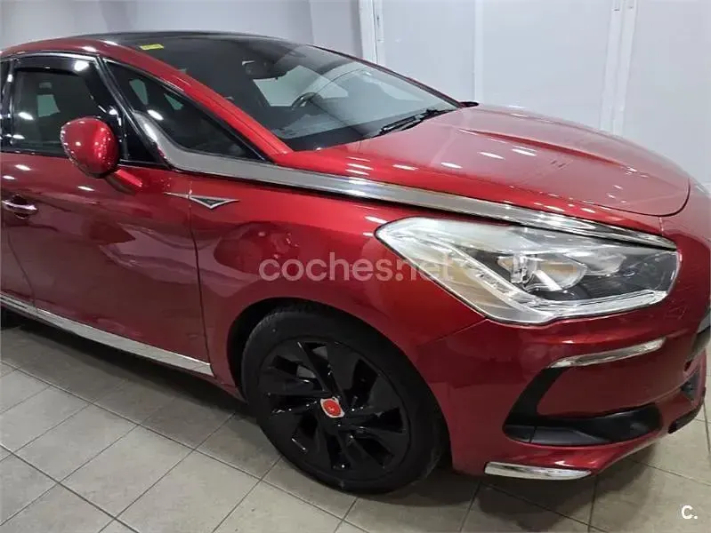 Usado Citroën DS5 Style 163 CV (119 kW) 2014 Rojo Utilitario