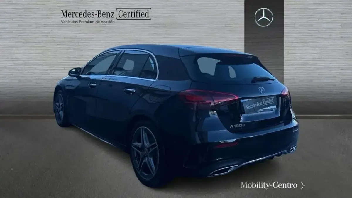 Usado Mercedes A180 116 CV (85 kW) 2024 Negro noche Berlina