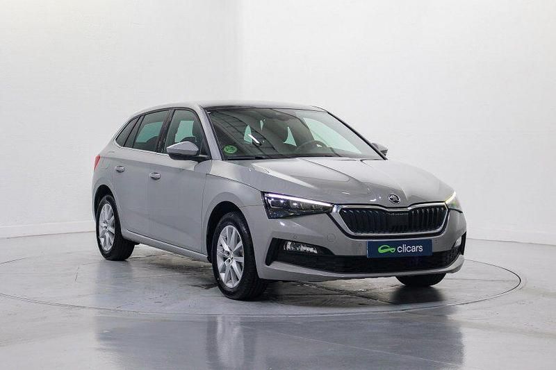 Usado Skoda Scala 150 CV (110 kW) 2022 Gris Utilitario