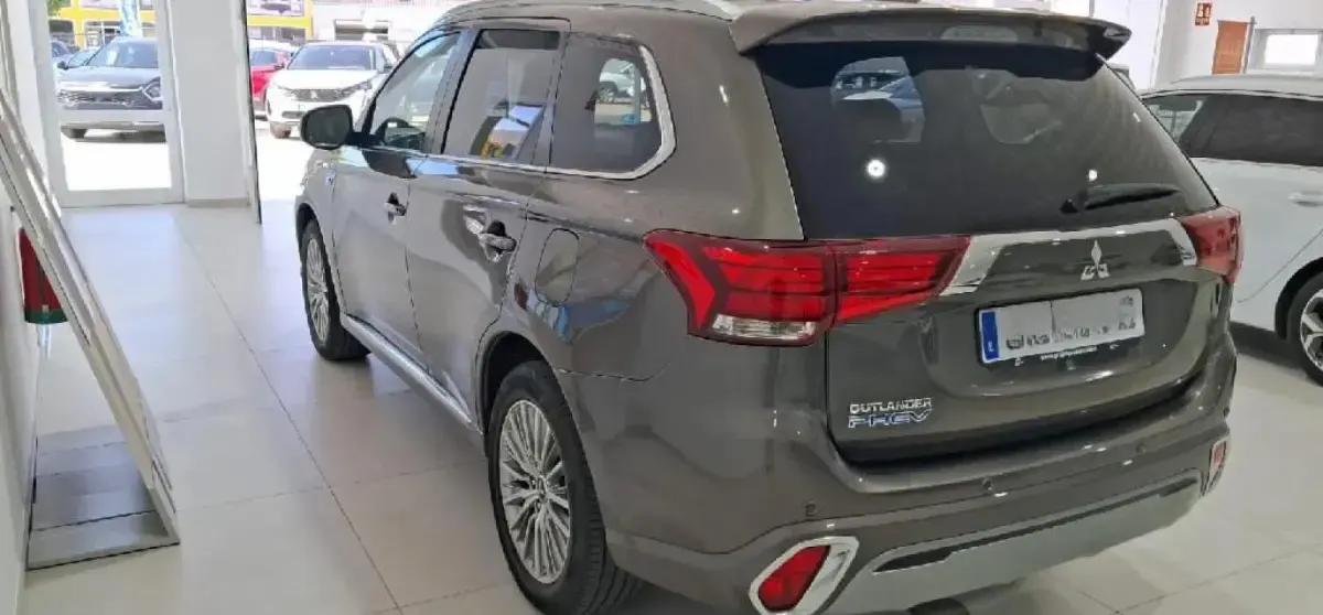 Usado Mitsubishi Outlander 224 CV (164 kW) 2020 Marron SUV