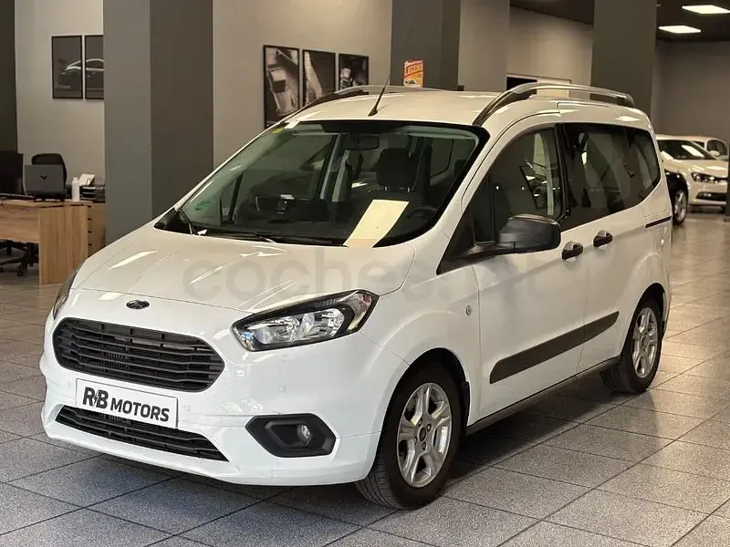 Usado Ford Tourneo Courier Trend 100 CV (73 kW) 2018 Blanco Monovolumen