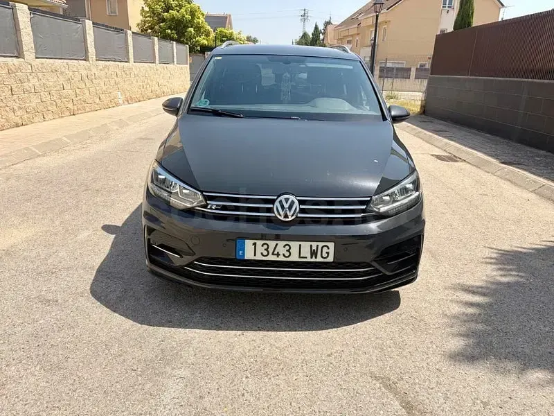 Usado VW Touran Sportline 150 CV (110 kW) 2017 Gris / plata Monovolumen