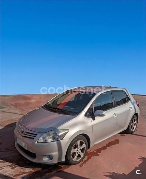 Usado Toyota Auris Active 126 CV (92 kW) 2011 Gris / plata Utilitario