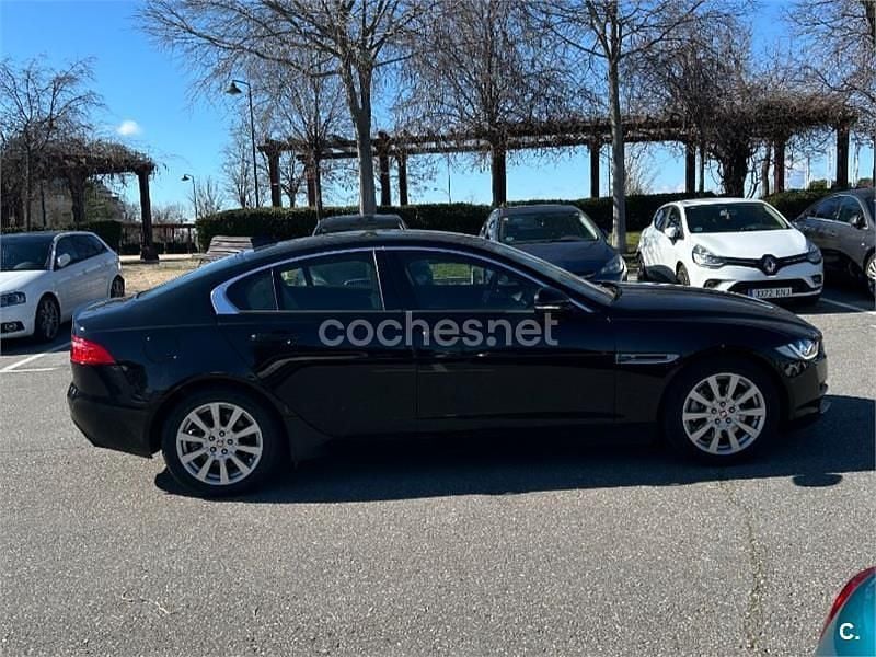 Usado Jaguar XE Pure 180 CV (132 kW) 2016 Negro Berlina