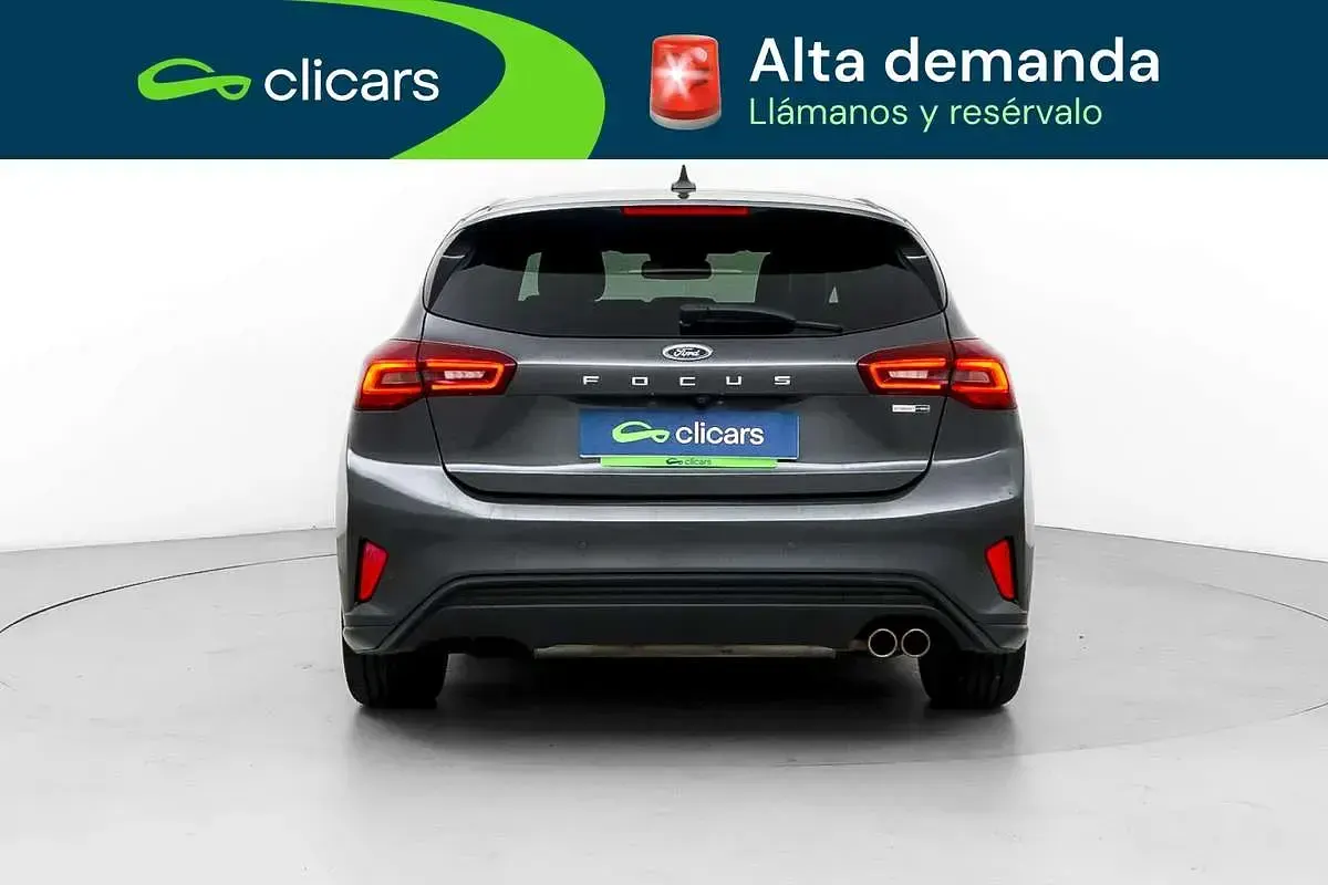 Usado Ford Focus ST-Line 155 CV (114 kW) 2023 Gris Utilitario