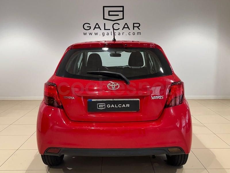 Usado Toyota Yaris Active 69 CV (50 kW) 2016 Blanco Berlina